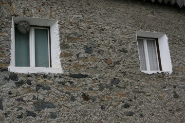 Arı'nın yuvası ile pencere