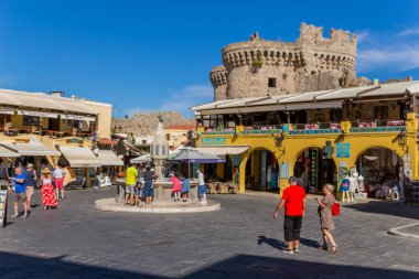 Doğu Akdeniz 'deki Yunan güneş adasında tatil hissi - Rodos / Yunanistan