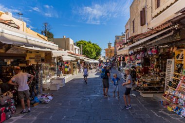 Doğu Akdeniz 'deki Yunan güneş adasında tatil hissi - Rodos / Yunanistan