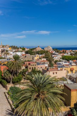 Doğu Akdeniz 'deki Yunan güneş adasında tatil hissi - Rodos / Yunanistan