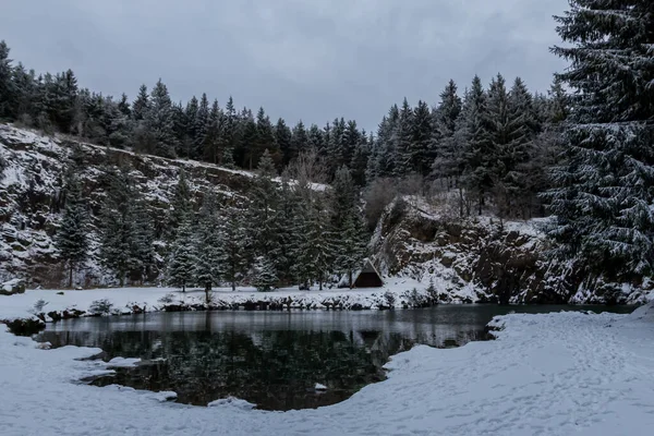 テューリンゲンの森の中をさまざまな場所でハイキング ドイツ — ストック写真