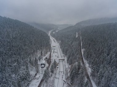 Thüringen Ormanı boyunca farklı yerlerde kış yürüyüşü - Almanya