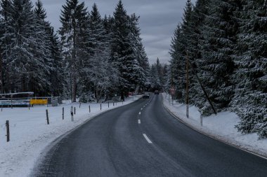 Thüringen Ormanı boyunca farklı yerlerde kış yürüyüşü - Almanya