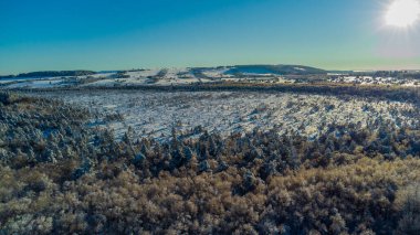 Schwarzen Mağribi yakınlarındaki Rhoen nehri boyunca kış gezisi.