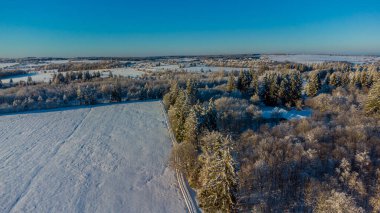 Schwarzen Mağribi yakınlarındaki Rhoen nehri boyunca kış gezisi.