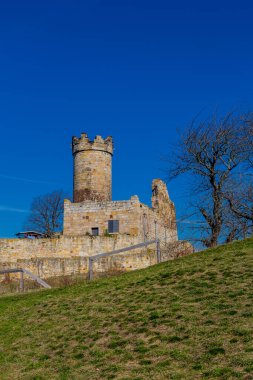 İlkbaharda Drei Gleichen etrafında yürüyüş Thuringian Havzası - Drei Gleichen - Almanya
