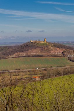 İlkbaharda Drei Gleichen etrafında yürüyüş Thuringian Havzası - Drei Gleichen - Almanya