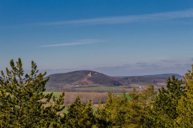 İlkbaharda Drei Gleichen etrafında yürüyüş Thuringian Havzası - Drei Gleichen - Almanya