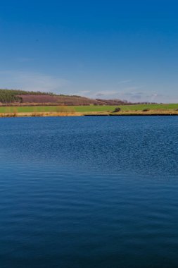 İlkbaharda Drei Gleichen etrafında yürüyüş Thuringian Havzası - Drei Gleichen - Almanya