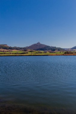 İlkbaharda Drei Gleichen etrafında yürüyüş Thuringian Havzası - Drei Gleichen - Almanya