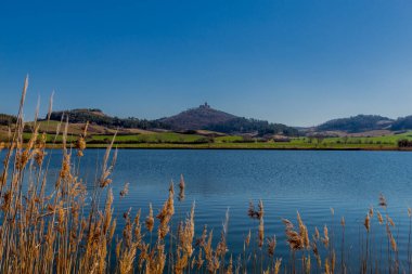 İlkbaharda Drei Gleichen etrafında yürüyüş Thuringian Havzası - Drei Gleichen - Almanya