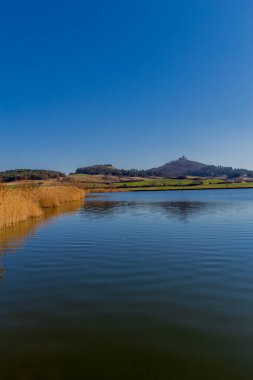 İlkbaharda Drei Gleichen etrafında yürüyüş Thuringian Havzası - Drei Gleichen - Almanya
