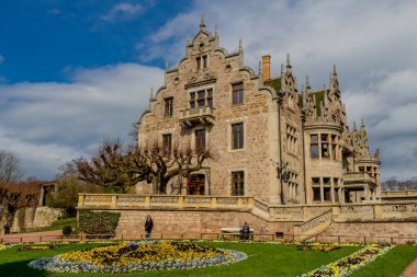 Bad Liebenstein - Thuringia - Almanya yakınlarındaki Altenstein 'daki güzel parkta bahar yürüyüşü