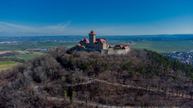 İlkbaharda Drei Gleichen etrafında yürüyüş Thuringian Havzası - Drei Gleichen - Almanya