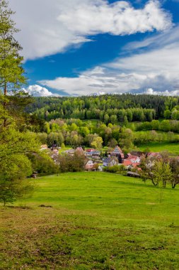 Schmalkalden yakınlarındaki Ortaçağ Frankenberg Şatosu 'na yürü - Thüringen - Almanya