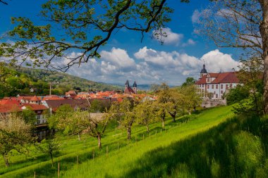 Schmalkalden 'in güzel şehri Thüringen, Almanya' da bahar yürüyüşü