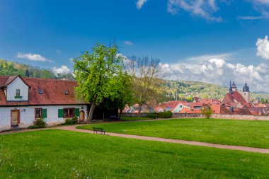 Schmalkalden 'in güzel şehri Thüringen, Almanya' da bahar yürüyüşü