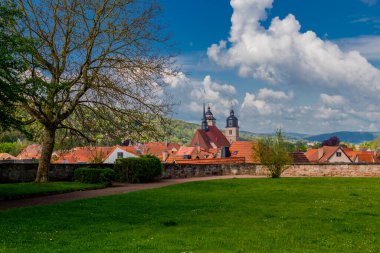 Schmalkalden 'in güzel şehri Thüringen, Almanya' da bahar yürüyüşü