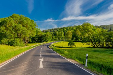 Schmalkalden 'in güzel şehrinde yaz yürüyüşü - Thüringen - Almanya