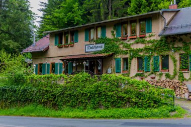 Thüringen 'deki Schmalkalden' in güzel doğasında Küçük Yaz Yürüyüşü