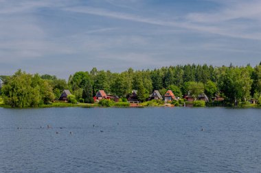 Doğu Thüringen 'deki Plothen göletlerinde dolaş.  