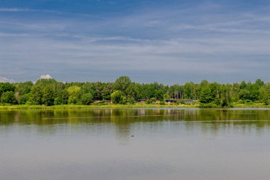 Doğu Thüringen 'deki Plothen göletlerinde dolaş.  