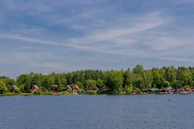 Doğu Thüringen 'deki Plothen göletlerinde dolaş.  