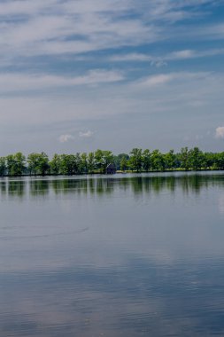 Doğu Thüringen 'deki Plothen göletlerinde dolaş.  