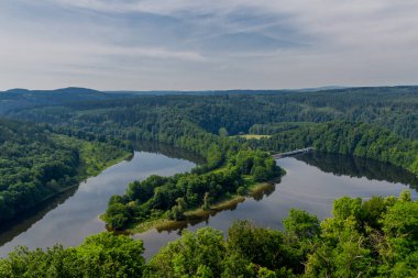 Saale Vadisi 'ndeki şatonun etrafında bir yaz günü