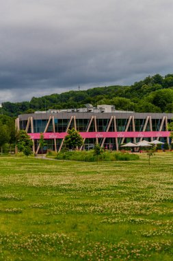 Schmalkalden 'in güzel parklarında yaz akşamı yürüyüşü
