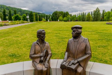 Schmalkalden 'in güzel parklarında yaz akşamı yürüyüşü