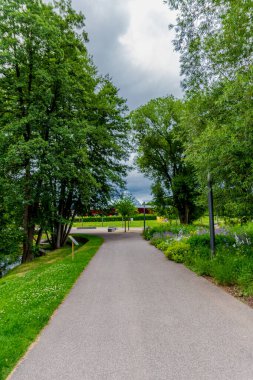 Schmalkalden 'in güzel parklarında yaz akşamı yürüyüşü