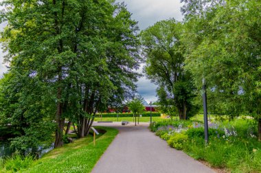 Schmalkalden 'in güzel parklarında yaz akşamı yürüyüşü