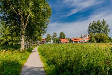 Tatil Bavyera 'daki güzel Kochel Gölü' nün etrafında