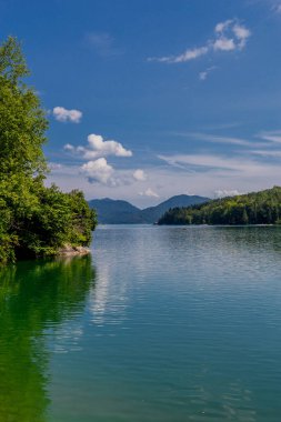 Tatil Bavyera 'daki güzel Walchen Gölü' nü hissetmek