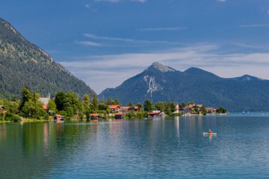 Tatil Bavyera 'daki güzel Walchen Gölü' nü hissetmek