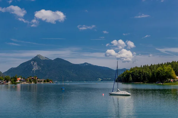 Διακοπές Αίσθηση Aound Την Όμορφη Λίμνη Walchen Στη Βαυαρία — Φωτογραφία Αρχείου