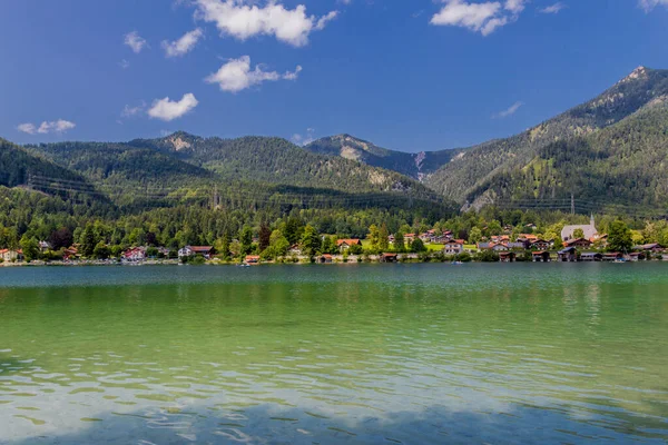 Διακοπές Αίσθηση Aound Την Όμορφη Λίμνη Walchen Στη Βαυαρία — Φωτογραφία Αρχείου