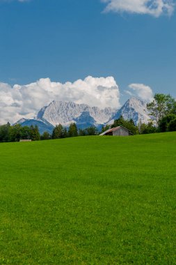 Tatil Bavyera 'daki güzel Wagenbruch Gölü' nün etrafında