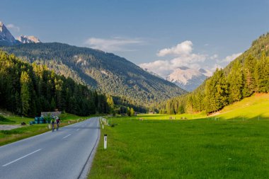 Tirol 'deki güzel Leutasch Vadisi' nde Tatil Hissediyor