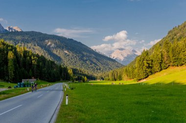 Tirol 'deki güzel Leutasch Vadisi' nde Tatil Hissediyor