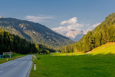 Tirol 'deki güzel Leutasch Vadisi' nde Tatil Hissediyor