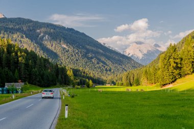 Tirol 'deki güzel Leutasch Vadisi' nde Tatil Hissediyor
