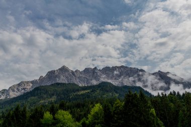 Garmisch-Partenkirchen yakınlarındaki güzel Zugspitz Vadisi 'nin etrafında Tatil Hissediyorum 