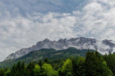 Garmisch-Partenkirchen yakınlarındaki güzel Zugspitz Vadisi 'nin etrafında Tatil Hissediyorum 
