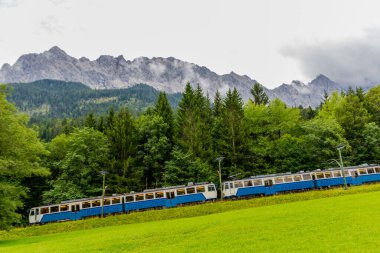 Garmisch-Partenkirchen yakınlarındaki güzel Zugspitz Vadisi 'nin etrafında Tatil Hissediyorum 