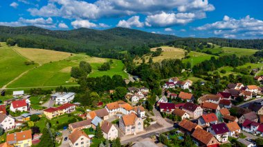 Schmalkalden yakınlarında yaz sonu tahıl hasadı - Thüringen - Almanya