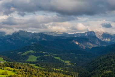 Avusturya 'nın dağlık bölgesinde güzel bir keşif gezisi.. 