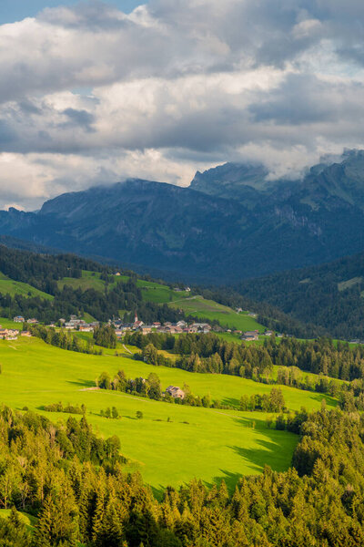 Beautiful exploration tour through the alpine country of Austria. 