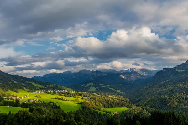 Avusturya 'nın dağlık bölgesinde güzel bir keşif gezisi.. 